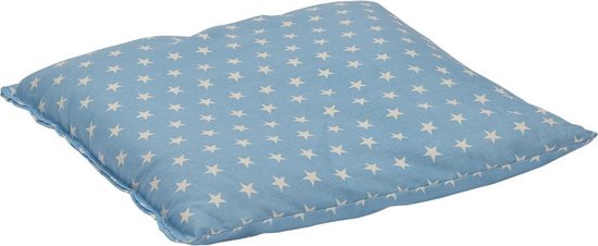 Blauw kussen met een patroon van kleine witte sterren.