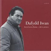 Dafydd Iwan - Bywyd Mewn Lluniau / A Life in Pictures