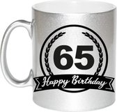 Happy Birthday 65 years zilveren cadeau mok / beker met wimpel 330 ml