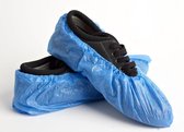 100x blauwe schoenhoesjes - Waterdicht - Universeel pasbaar schoenhoesje - Waterdichte regen overschoenen / overschoen - Schoenhoezen - Schoenovertrek wegwerp - Set schoenen hoesje