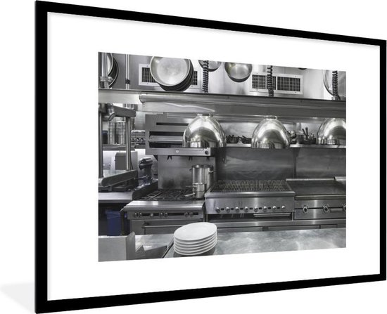 Photo en cadre - Une cuisine professionnelle avec poêle cadre
