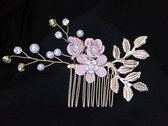 Xabi - Haarkam goud | Zacht roze bloemetjes, parels en diamantjes | Haarversiering | Bruidsmeid