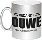 Bedankt ouwe voor de top inzet pensioen mok / beker zilver afscheidscadeau 330 ml