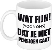 Wat fijn voor ons dat je met pensioen gaat koffiemok / theebeker - 300 ml - wit - kantoorhumor / VUT / pensioen - afscheidscadeau collega