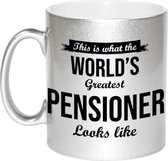 This is how the worlds greatest pensioner looks like koffiemok / theebeker - 330 ml - zilverkleurig - VUT / pensioen - bedankt cadeau collega / teamgenoot