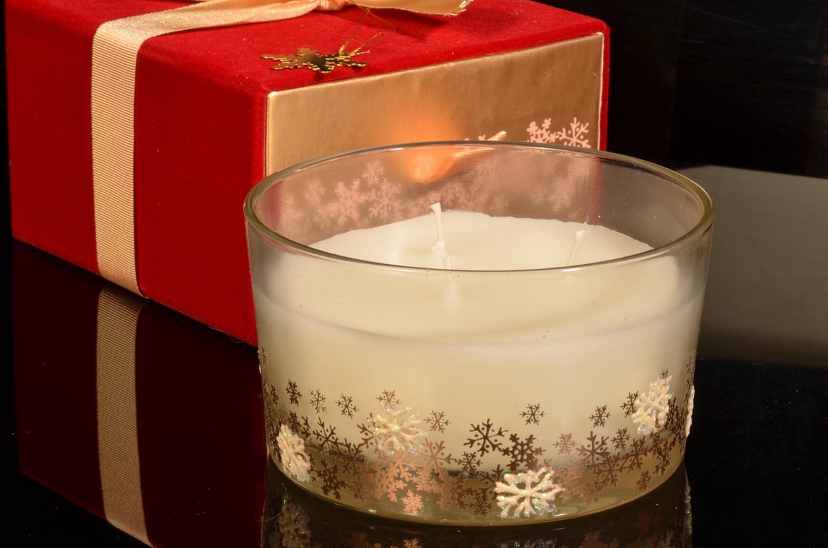 Candles by Milanne Prachtige Geschenkdoos met ronde 3 pits kaars - Wit