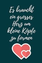 Es Braucht Ein Grosses Herz Um Kleine K�pfe Zu Formen: A5 PUNKTIERT Geschenkidee f�r Lehrer Erzieher - Abschiedsgeschenk Grundschule - Klassengeschenk