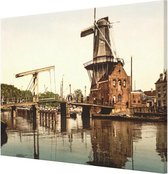 Oud Stadsgezicht Haarlem - Molen De Adriaan en Brug - Oude Foto Print op Canvas Doek - 40x30 cm
