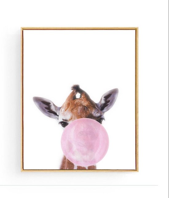 Postercity - Design Canvas Poster Baby Giraffe Roze Kauwgom / Kinderkamer / Dieren Poster / Babykamer - Kinderposter / Babyshower Cadeau / Muurdecoratie / 50 x 40cm