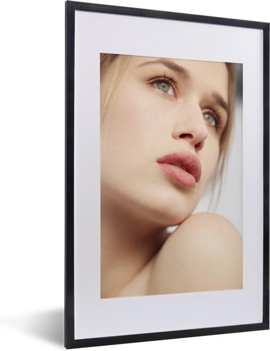 Photo encadrée - Portrait de femme aux lèvres cadre photo noir avec  passe-partout... | bol