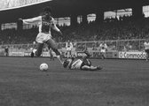 Affiche Frank Rijkaard sur le ballon pour l' Ajax contre Roda JC - de Meer Amsterdam 14 décembre 1986 - Maillot Iconinsch TDK - Voetbal - Grand 50x70 cm