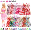 foto van 26 Delige Kledingset Geschikt voor Barbie -  Jurkjes Schoentjes en Kleren