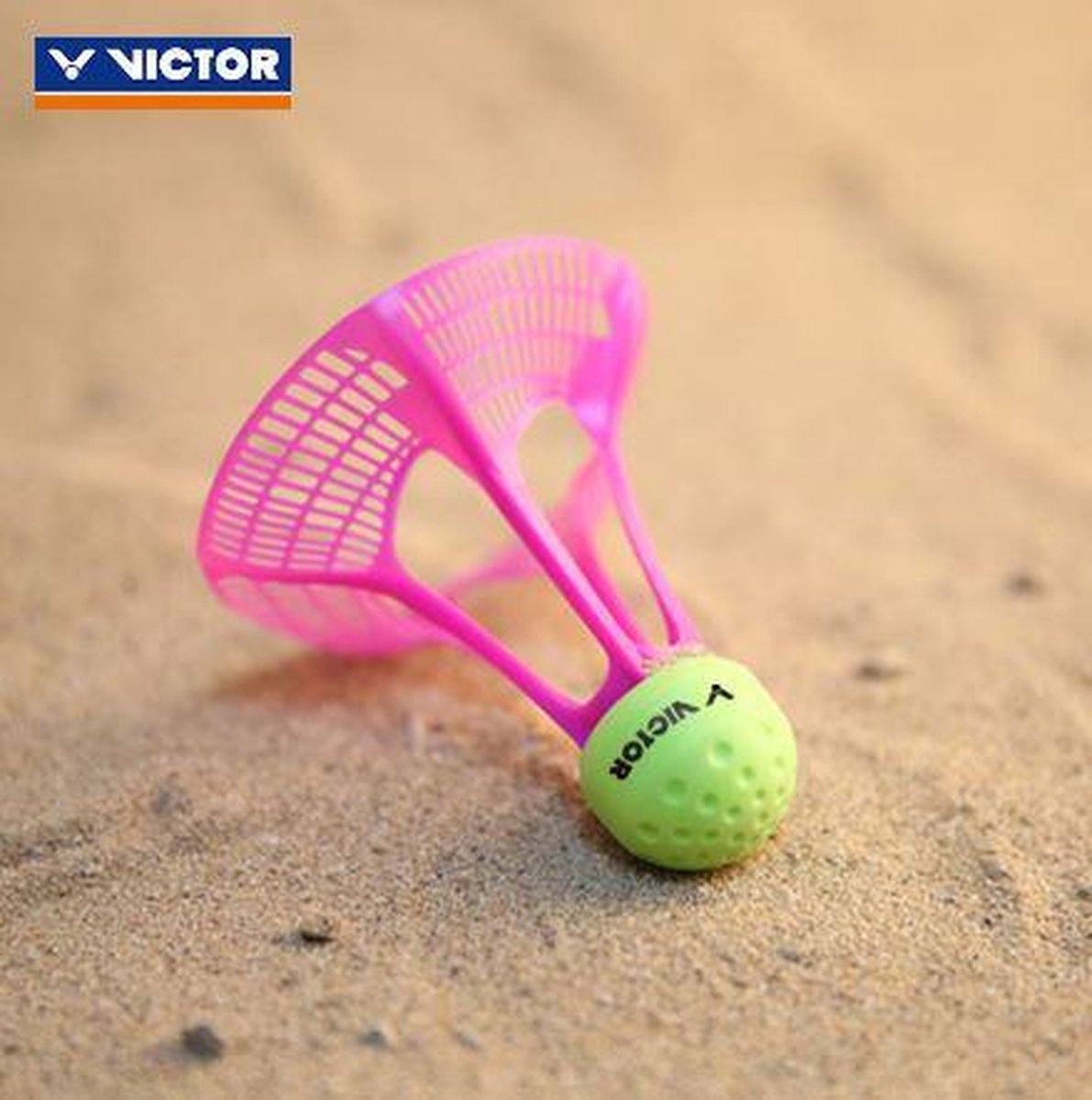 VICTOR shuttle voor Airbadminton | the new outdoor game