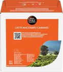 Zij-aanzicht van de Nescafé Dolce Gusto Latte Macchiato Caramel verpakking met contactgegevens en afbeelding van een koffieplantage.