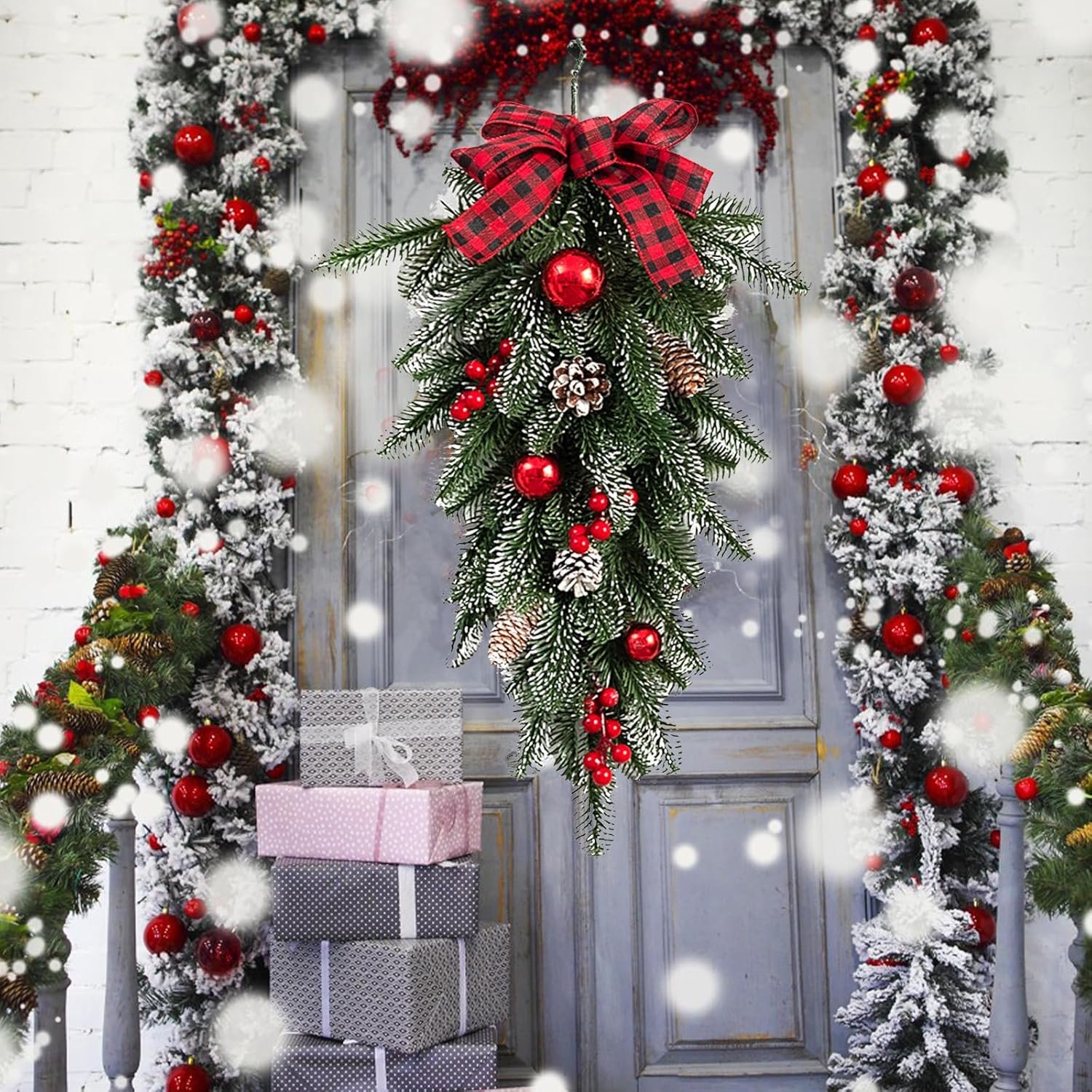 2 stuks Kerstkrans van dennennaalden met strik, dennenappels en rode ballen - 55cm - decoratieve kerstkransen voor binnen en buiten - Kunstmatige kerstversieringen voor aan de muur of deur – foto 2