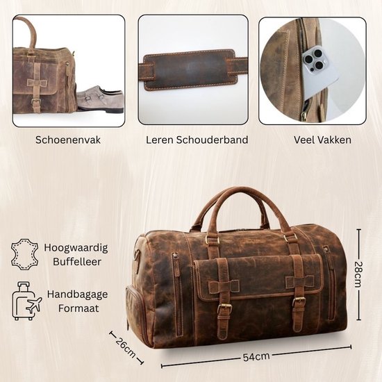 Bruine leren weekendtas met handvatten en schouderband. Afmetingen: 54x26x28cm.