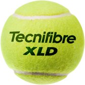 Gele Tecnifibre XLD tennisbal met zwarte opdruk en witte naden.