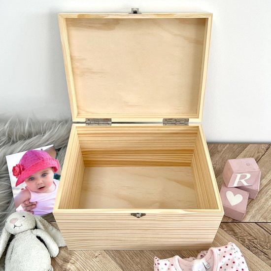 Roze slinger baby herinneringsdoos | Dierbare herinneringen voor pasgeborenen | Grenen met metalen scharnieren en sluiting | B26cm x D18,9cm x H15,5cm — afbeelding 5