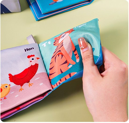 Zacht babyboekje, een tactiel boekje gemaakt van geplooide stof, geschikt voor baby's en peuters, een educatief speeltje en cadeau voor jongens en meisjes, een interactief sensorisch speeltje. — afbeelding 4