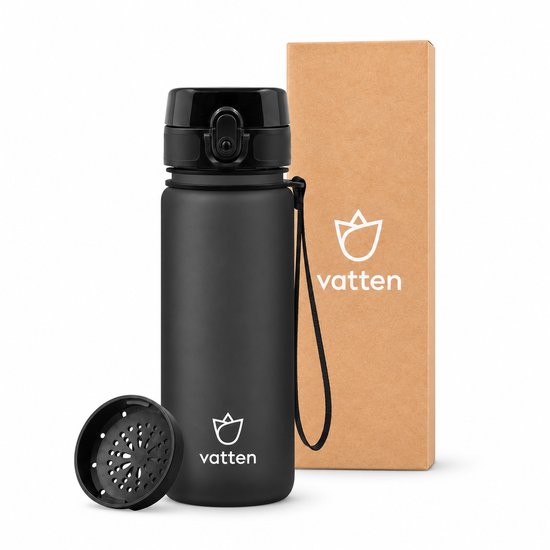 Bouteille d'eau Vatten noire 500ml avec filtre à fruits et lanière, à côté d'une boîte en carton avec logo Vatten.
