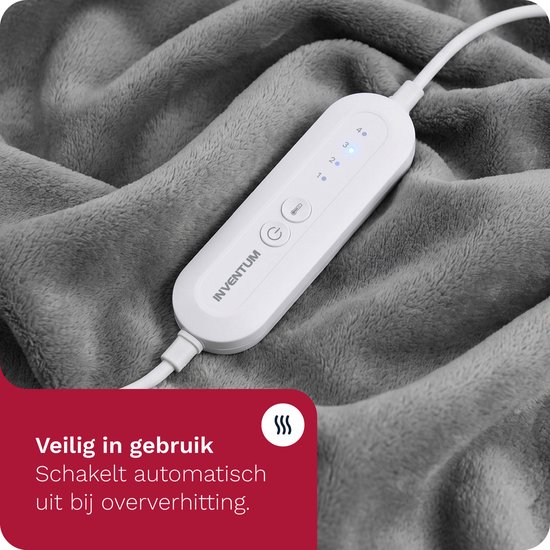 Dichtbij-opname van de witte controller op een zachte grijze elektrische deken.