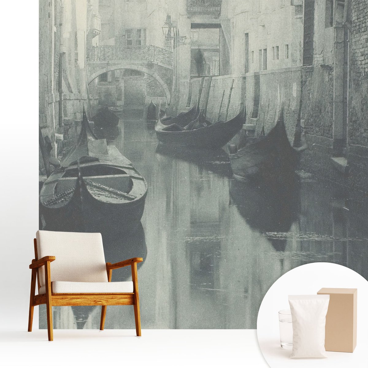 Wallfluent Fotobehang - Grijs Vliesbehang - 250x250 cm - Oud Kanaal Muurschildering - Slaapkamer behang Architectuur - Fotobehang Vlies - Slaapkamer behang