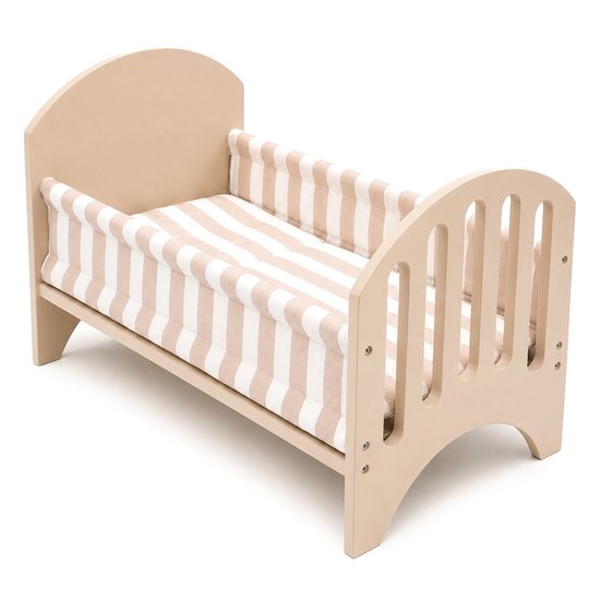 Houten poppenbedje met beige en witte gestreepte bekleding op een witte achtergrond.