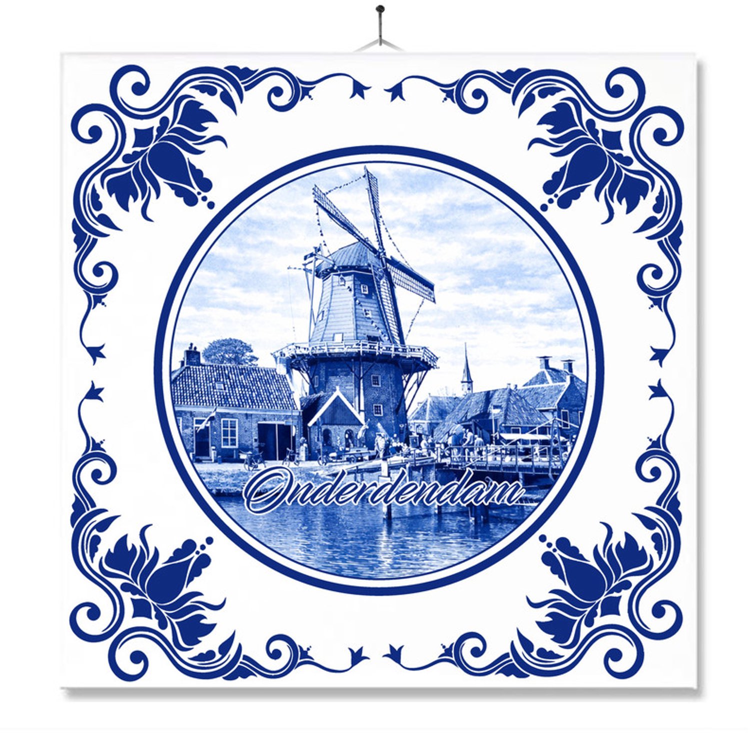 MC Living Tegel Met Opdruk | Onderdendam | Delft Blauw | Cadeau | Inclusief Geschenkdoos | Standaard | Ophangsysteem