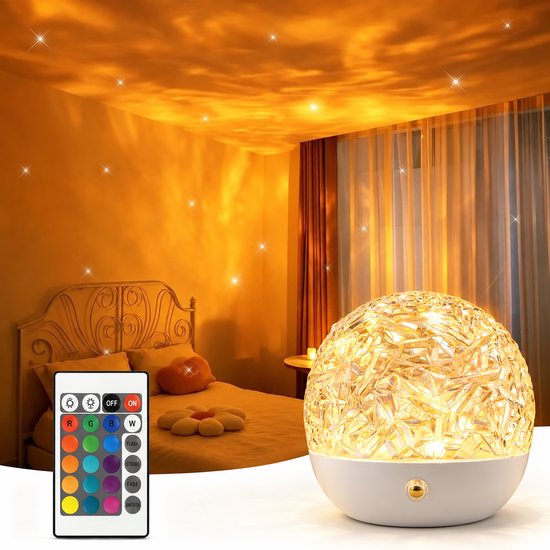 Ronde kristallen projectorlamp in wit, toont een oranje zonsondergang-effect op plafond met bijbehorende afstandsbediening.
