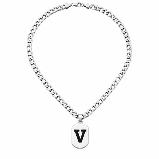 Zilverkleurige schakelketting met een rechthoekige hanger voorzien van de zwarte letter V.