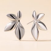 Lundholm. Luxe Oorbellen Dames Zilver kleurig Bruids Oorbellen Sieraden Bruiloft – Premium Stainless Steel Jewellery – Statement Oorstekers Bloem - My Amy Serie – Elegant Cadeau voor Haar – Luxe Geschenkverpakking