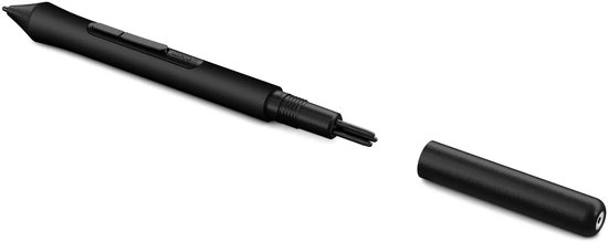 Zwarte Wacom-pen met losgekoppelde achterkant die extra penpunten onthult.