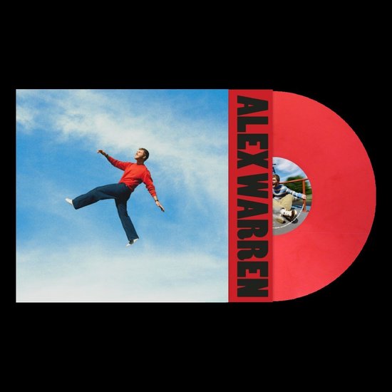 Een man in een rood shirt en spijkerbroek zweeft in de lucht. Een rode vinylplaat met de tekst 'ALEX WARREN' is ernaast afgebeeld.