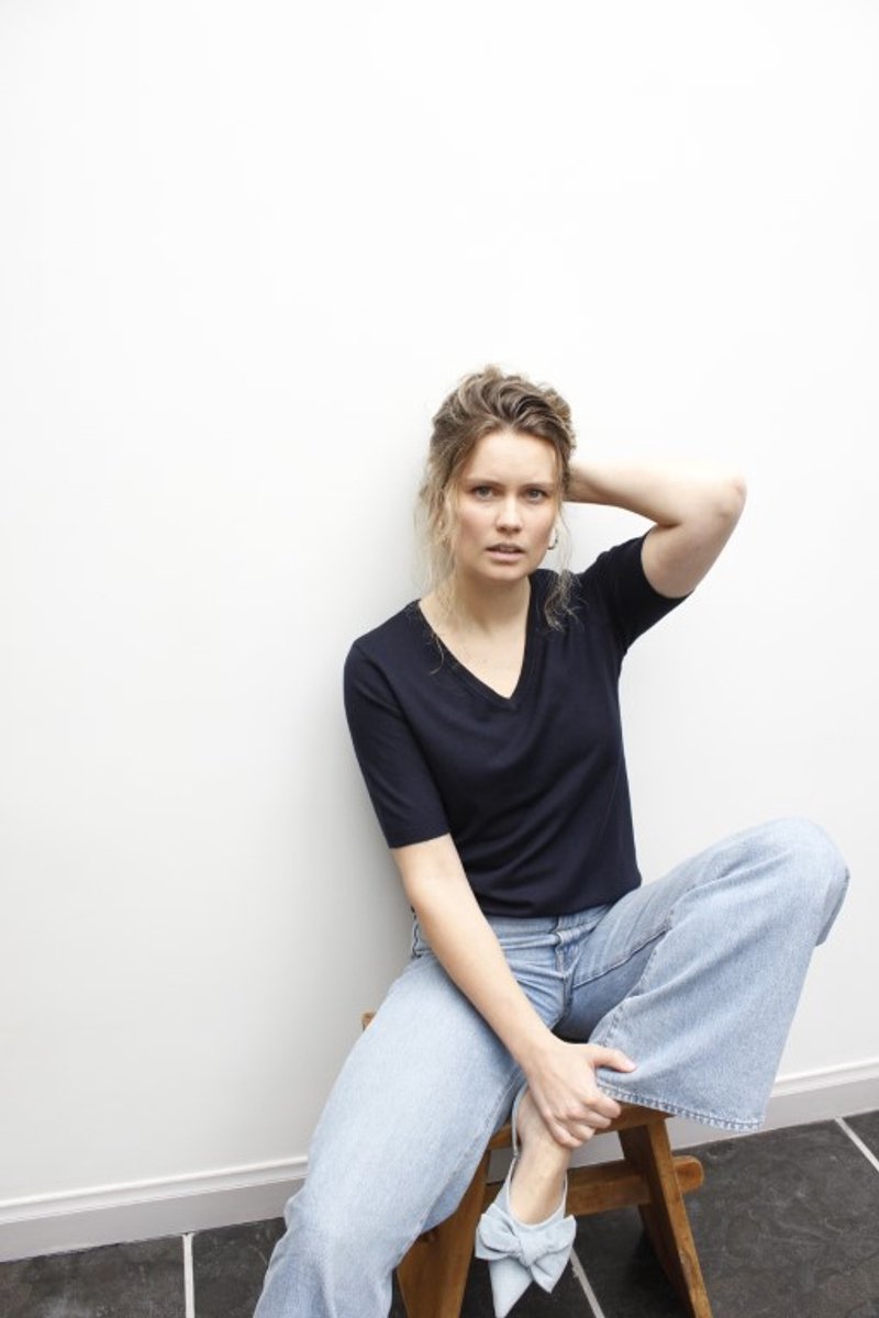 MOOI! Company - Dames Top Maya - V-hals, korte mouw, gebreide viscose - Kleur Navy - Maat M