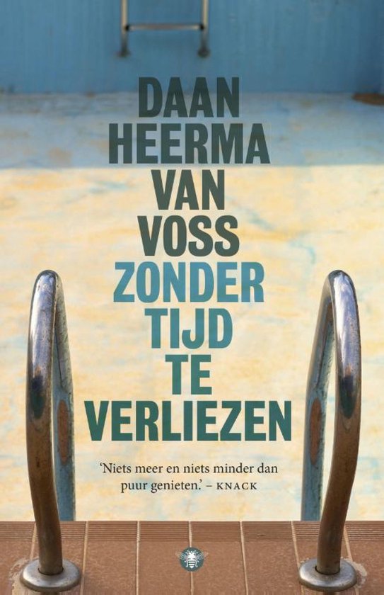 Boekomslag met de titel 'Zonder tijd te verliezen' in grote letters, tegen een achtergrond van een zwembad.