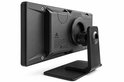 Achteraanzicht van AutoSky smart display op zwarte voet, met productinformatie en magnetische bevestiging.