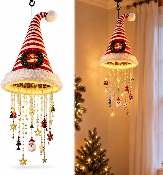 Kerstmuts hanger met warme LED-verlichting, kerstboom- en kerstmanfiguurtjes, gouden sterren.
