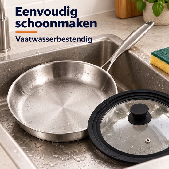 Roestvrijstalen koekenpan met glazen deksel in een gootsteen, met de tekst Eenvoudig schoonmaken, vaatwasserbestendig.