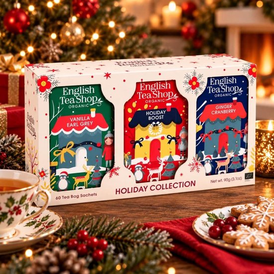 English Tea Shop Holiday Collection doos met 3 thee-smaken tegen een sfeervolle kerstachtergrond.