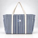 Blauw-wit gestreepte strandtas van Heuts Goods met beige hengsels en een label.