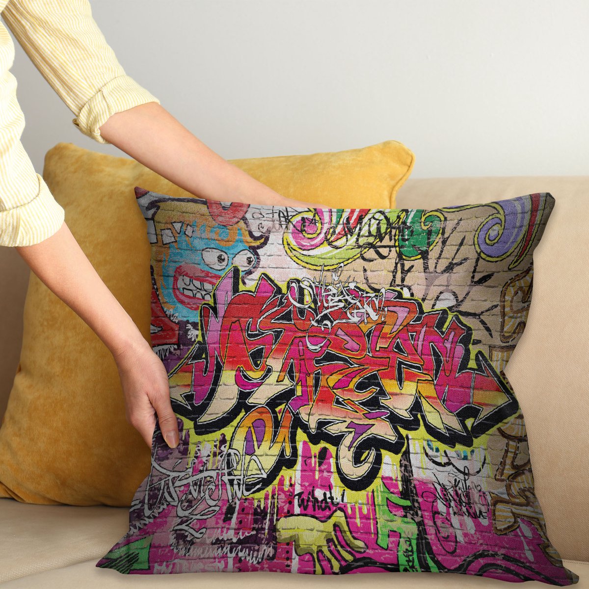 ABAKUHAUS Baksteen Muur Sierkussenhoes, Graffiti op Muur Urban Street Kunst met Spray Paint Tagger Underground Thema, Decoratieve Vierkante Sierkussenhoes, 50 x 50 cm, Zachtrood