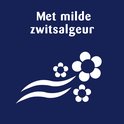 Blauwe achtergrond met witte tekst 'Met milde zwitsalgeur' en bloemen.