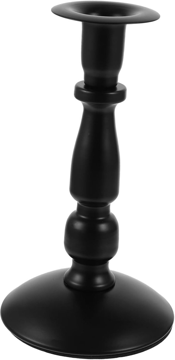 Metalen Kandelaars Met Taps Toelopende Kaarsen Voor Een Huwelijksdiner (18 Cm)