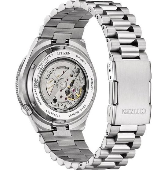 Citizen horloge met roestvrijstalen band. Zichtbaar uurwerk met "Sapphire Crystal" en "Magnetic Resistant" aanduiding.