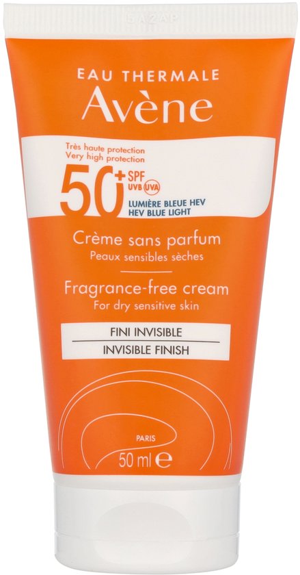 Oranje crème tube met "Avène" logo, "50" en "SPF 50+". Tekst: "Crème sans parfum". Beschermt tegen UV licht.