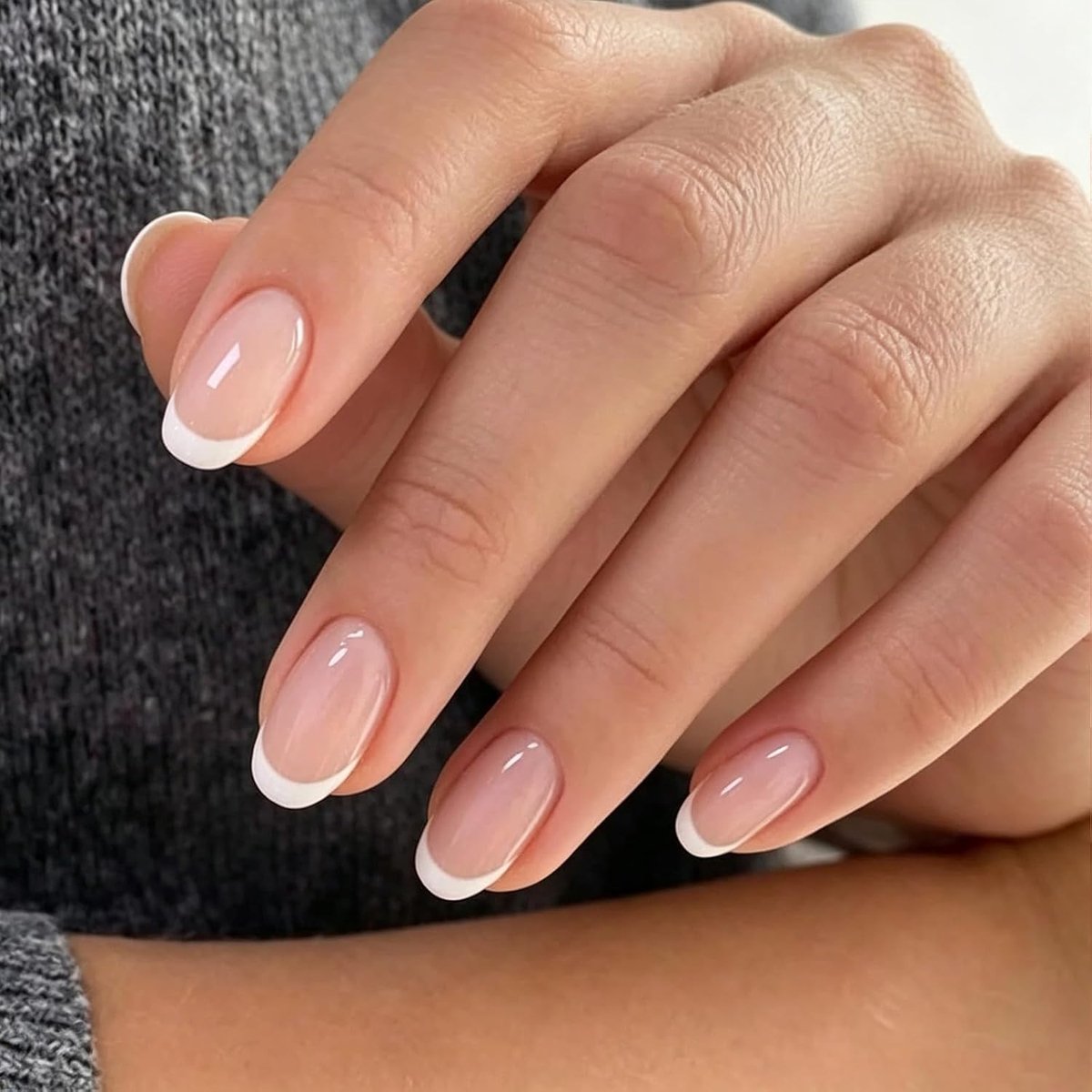 24 stuks press-on nagels, kort, ovaal, roze/wit, French tip, kunstnagels om op te plakken, glanzende valse nagels met smalle witte punt, natuurlijke volledige cover nagels voor dames