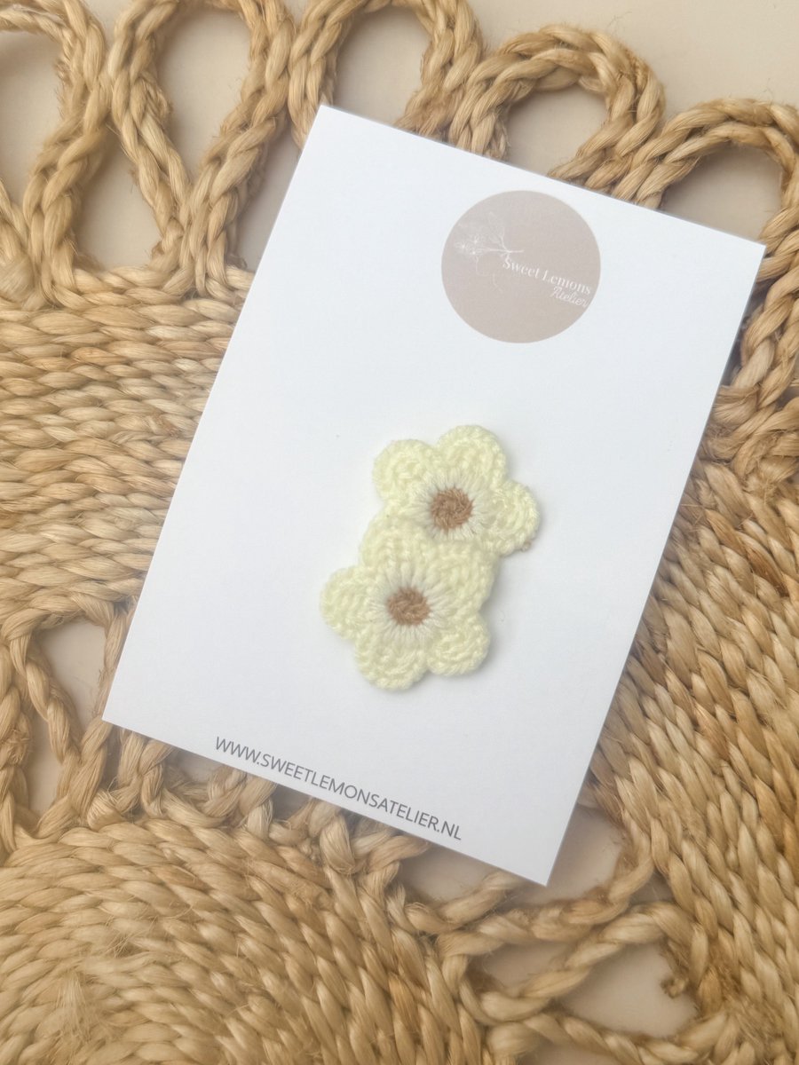 Antislip Haarspeldje - Knitted Flowers - Crème - Haarspeldjes voor Baby & Newborn - Haaraccessoires voor Meisjes & Kinderen - Babyshower - Kraamcadeau - Verjaardagscadeau