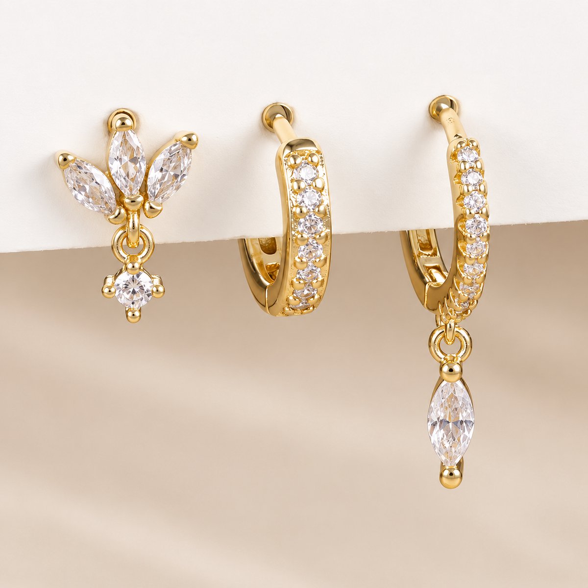 Oorbellen Set - 3 stuks - Kleur: Goud - Luxe Oorbellen - Incl. Cadeauverpakking - Oorhangers / Oorring / Oorknopjes - Hoge Kwaliteit RVS - Stainless Steel / Roestvrijstaal - Verkleurt Niet - Oorbellen Set - Oorbellen Vrouwen / Dames
