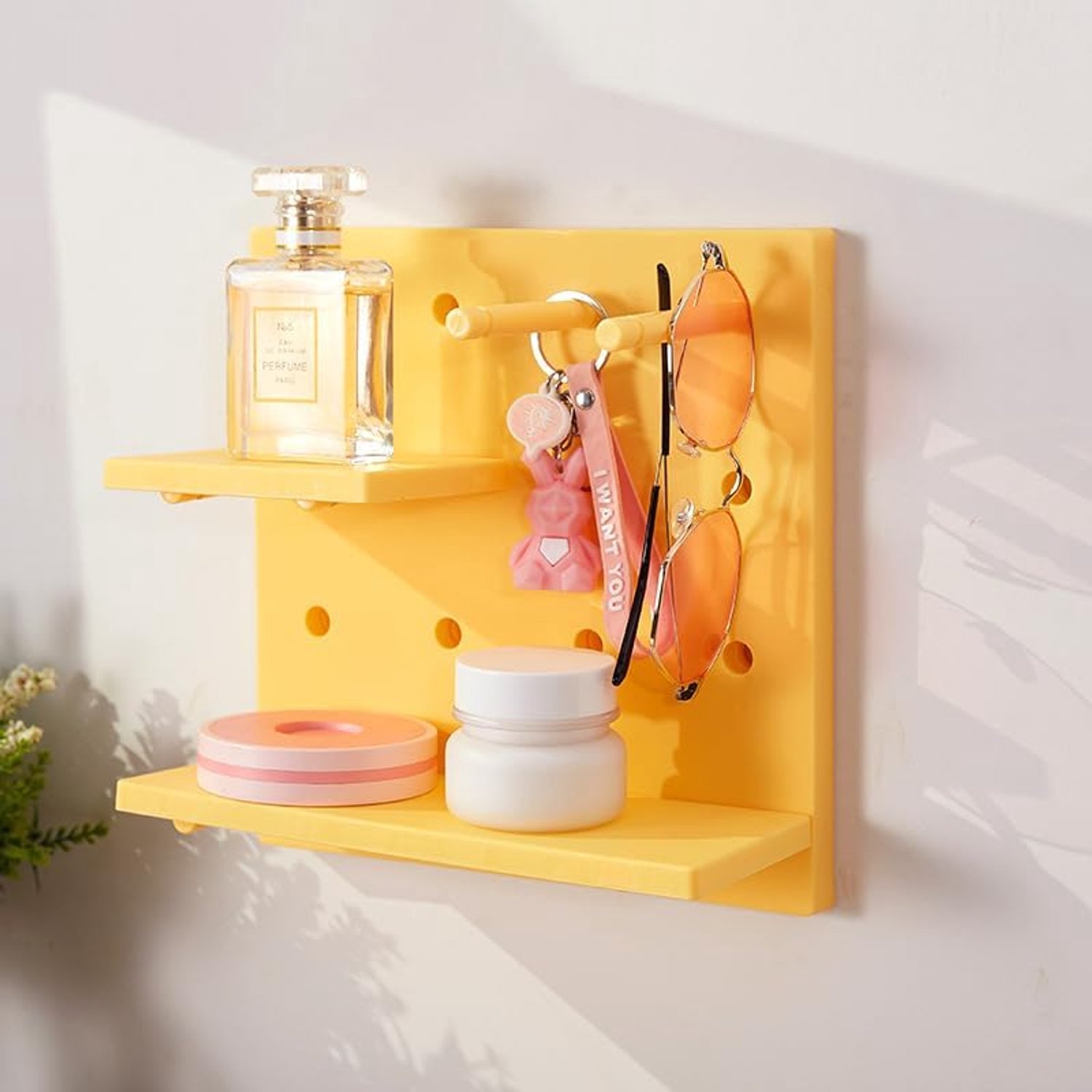 Plastic Pegboard Set van 4 - Decoratieve Wandgemonteerde Plastic Zwevende Plank, Pegboard Wandrek Organizer, Entryway Organizer met Slaapkamer, Badkamer en Keuken Sleutelhaken (Geel)