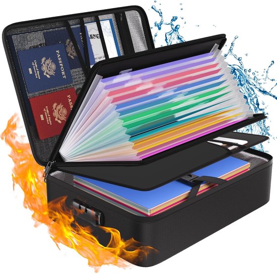 Zwarte documentenbox open met paspoorten, gekleurde mappen en documenten. Omringd door vuur en waterplassen. Cijferslot zichtbaar.